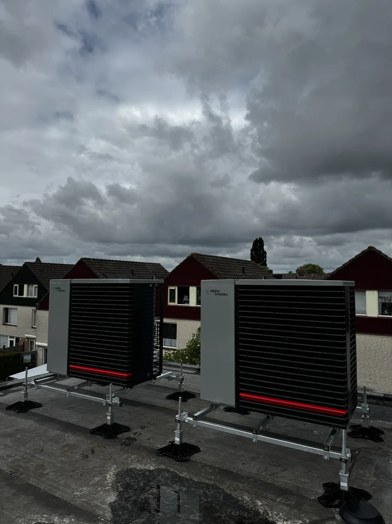 Alpha Innotec warmtepomp. Alpha Innotec warmtepomp, geplaatst door HEAT Nederland: gasvrij verwarmen in de winter en koelen in de zomer.